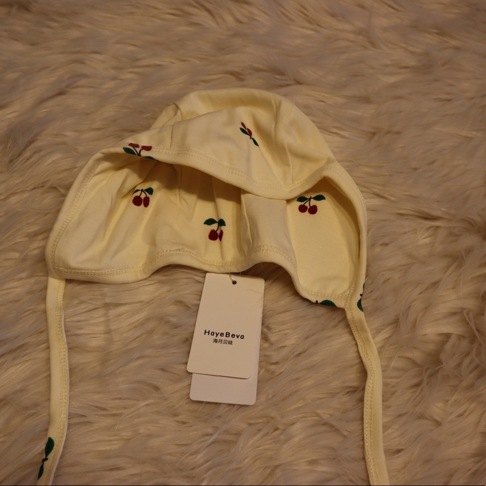 Cherry print bonnet - Picture 2 of 3